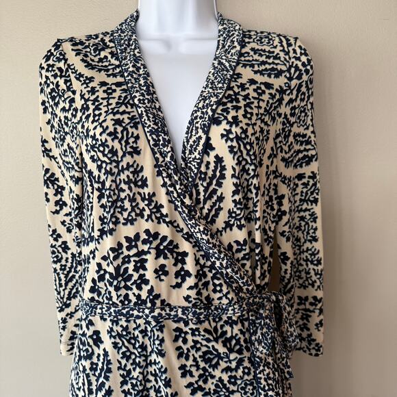 BCBGMaxazria Blue Paisley Floral Wrap Dress Midi Womens Med Navy Cream Feminine - Picture 4 of 15